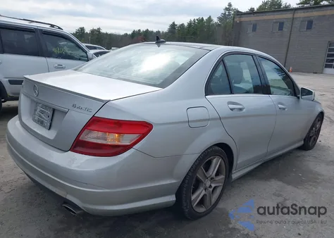 2011 Mercedes-Benz C 300 Luxury 4Matic/Sport 4Matic из США, поврежденный, VIN WDDGF8BB1BR135955